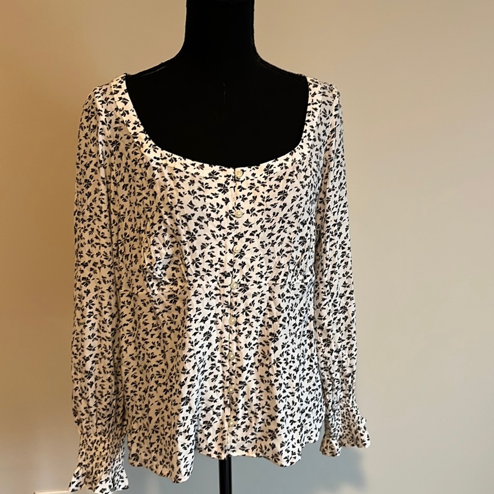NWT button square neck top size medium